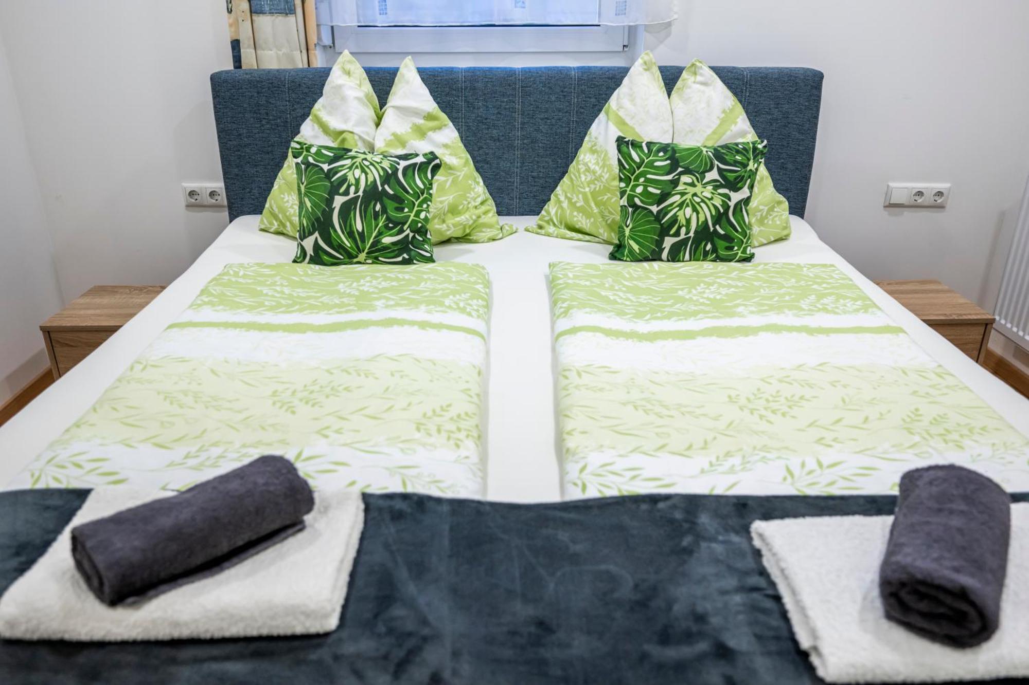 Die Schlafstube - Bed & Breakfast ツェルトベク エクステリア 写真